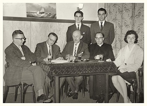 Accordeana bestuur, compleet met geestelijk adviseur, 1961.