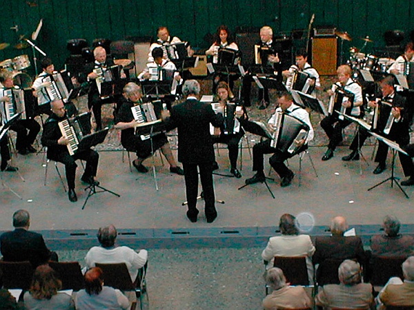 Optreden van het Accordeana  B-orkest bij het jubileum (50 jaar!) van onze zustervereniging 