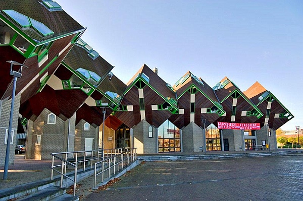 6 November 2005.
Historische gebeurtenis in 't Speelhuis Helmond.
Accordeana en Helmond A.K. organiseren voor het eerst een gezamenlijk concert!