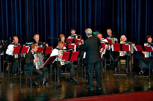 6 November 2005.
Historische gebeurtenis in 't Speelhuis Helmond.
Accordeana en Helmond A.K. organiseren voor het eerst een gezamenlijk concert!