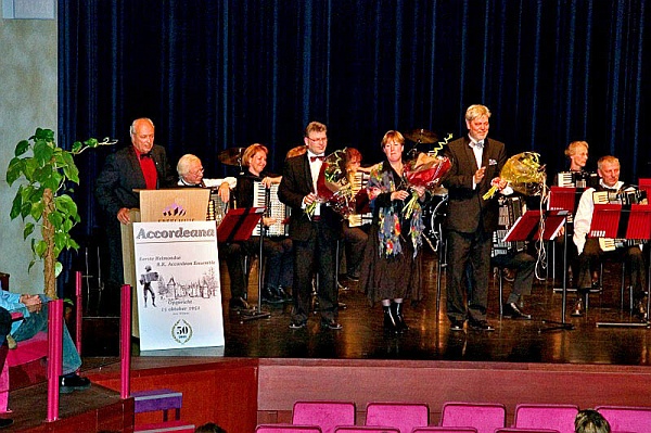 6 November 2005.
Historische gebeurtenis in 't Speelhuis Helmond.
Accordeana en Helmond A.K. organiseren voor het eerst een gezamenlijk concert!