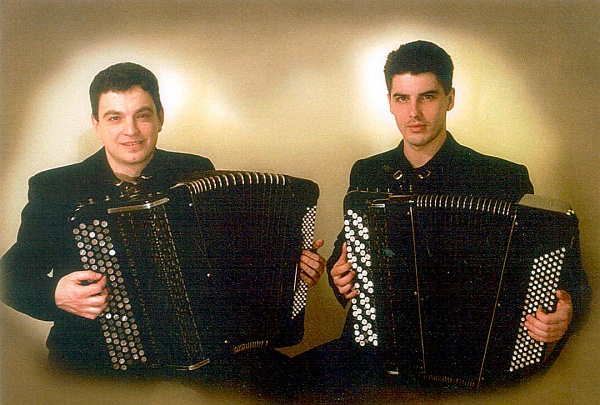 22 januari 2006
Winterconcert Accordeana, 
met gastoptreden van Andrey Tarasenko en Sergey Zhorov, uit Dnipropetrovsk in de Oekraïne.
Zij bespeelden met bewonderenswaardige virtuositeit en technische beheersing  de Bajan, het Oekraïense knop